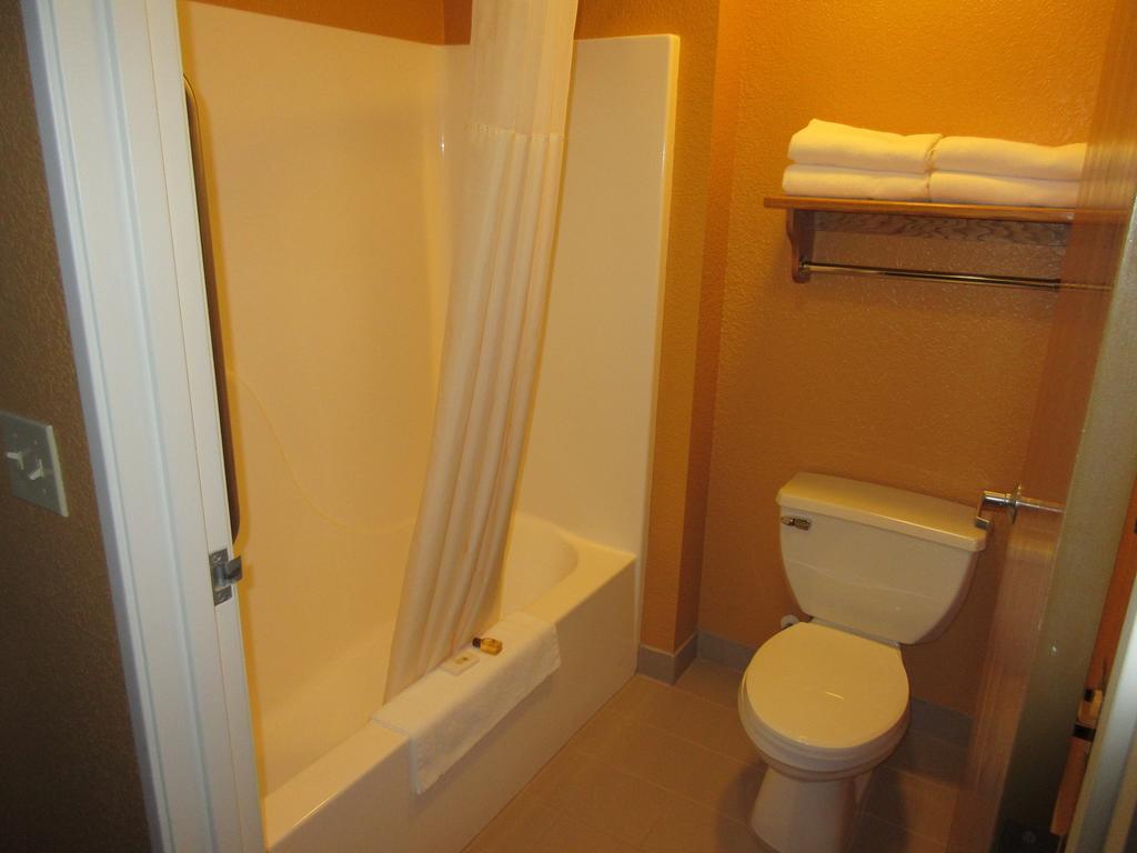 Parkfield Inn - Warsaw Habitación foto